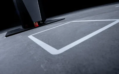 SKILLCOURT 2D LIDAR-Lasertechnik Detailaufnahme der verbauten 2D LIDAR-Lasertechnik am SKILLCOURT, die Bewegungen von Menschen im Raum exakt erfasst