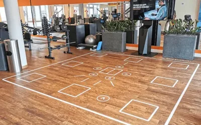 Vollständige Skillcourt Installation in einem modernen Trainingsraum.